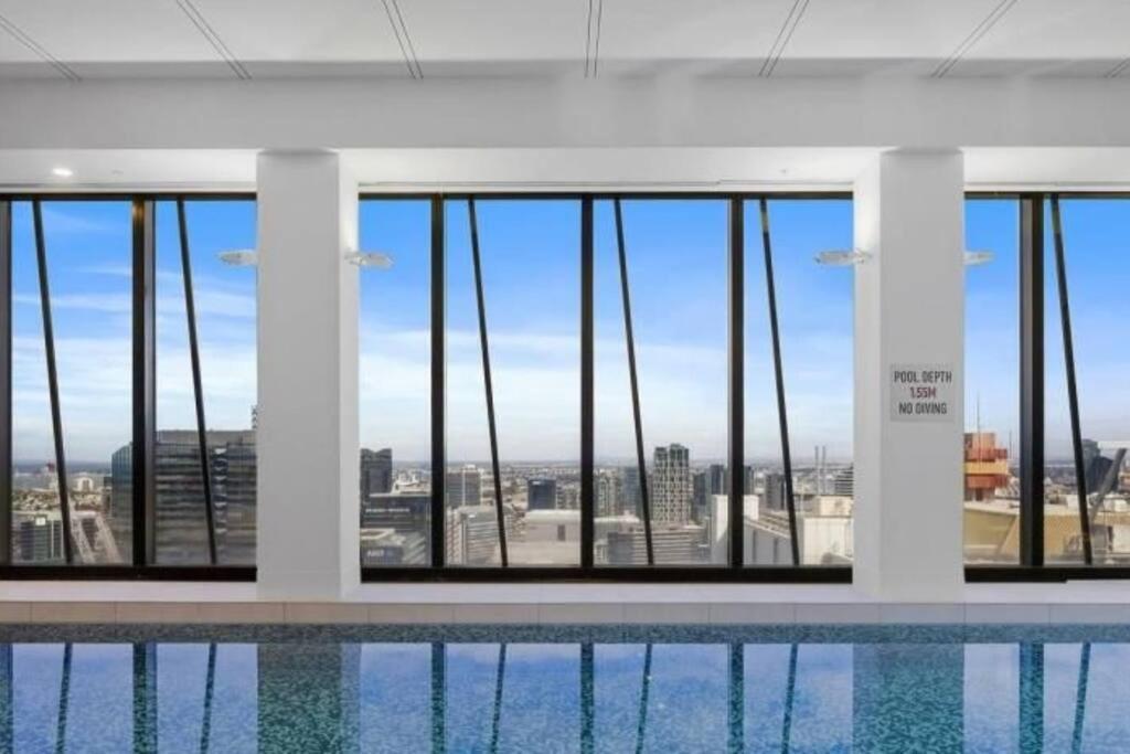 2b2b In Collin Street Apartment *