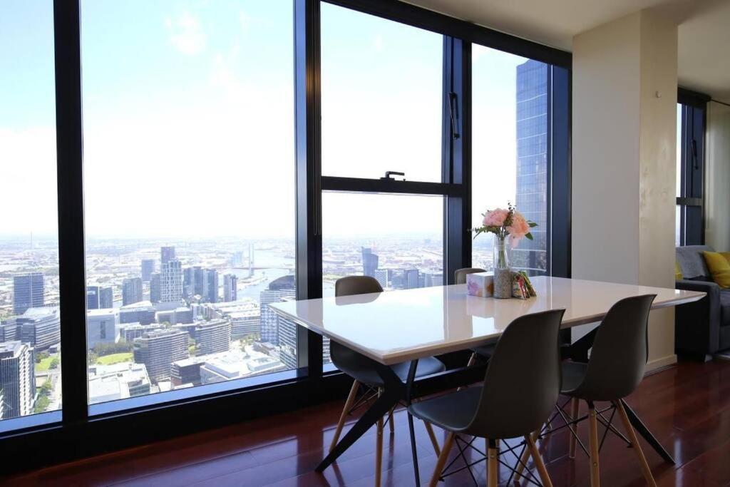 2b2b In Collin Street Apartment *