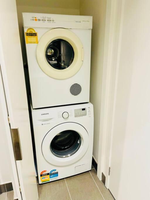 Comfy Unit In Front Of Crown W/ Free Parking Apartment