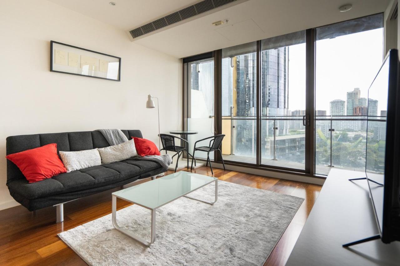 2 Bedroom Cbd Living With Pool, Gym & Tennis Court * Melbourne