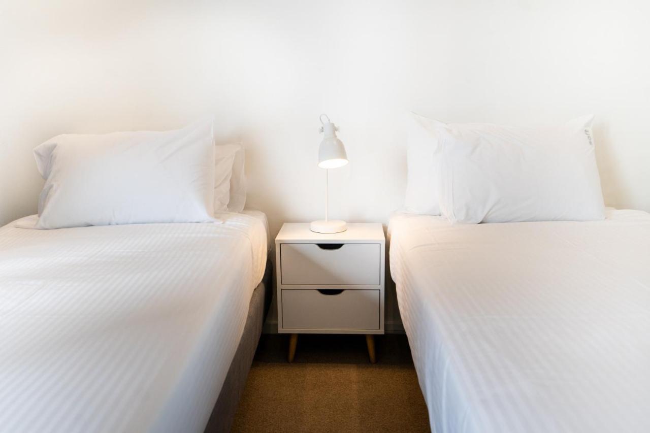 Apartment 2 Bedroom Cbd Living With Pool, Gym & Tennis Court