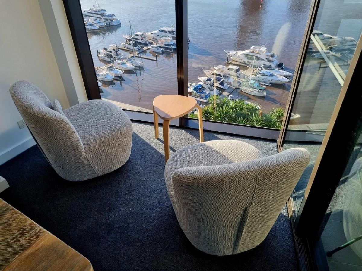 Luxe Waterfront Apartment *