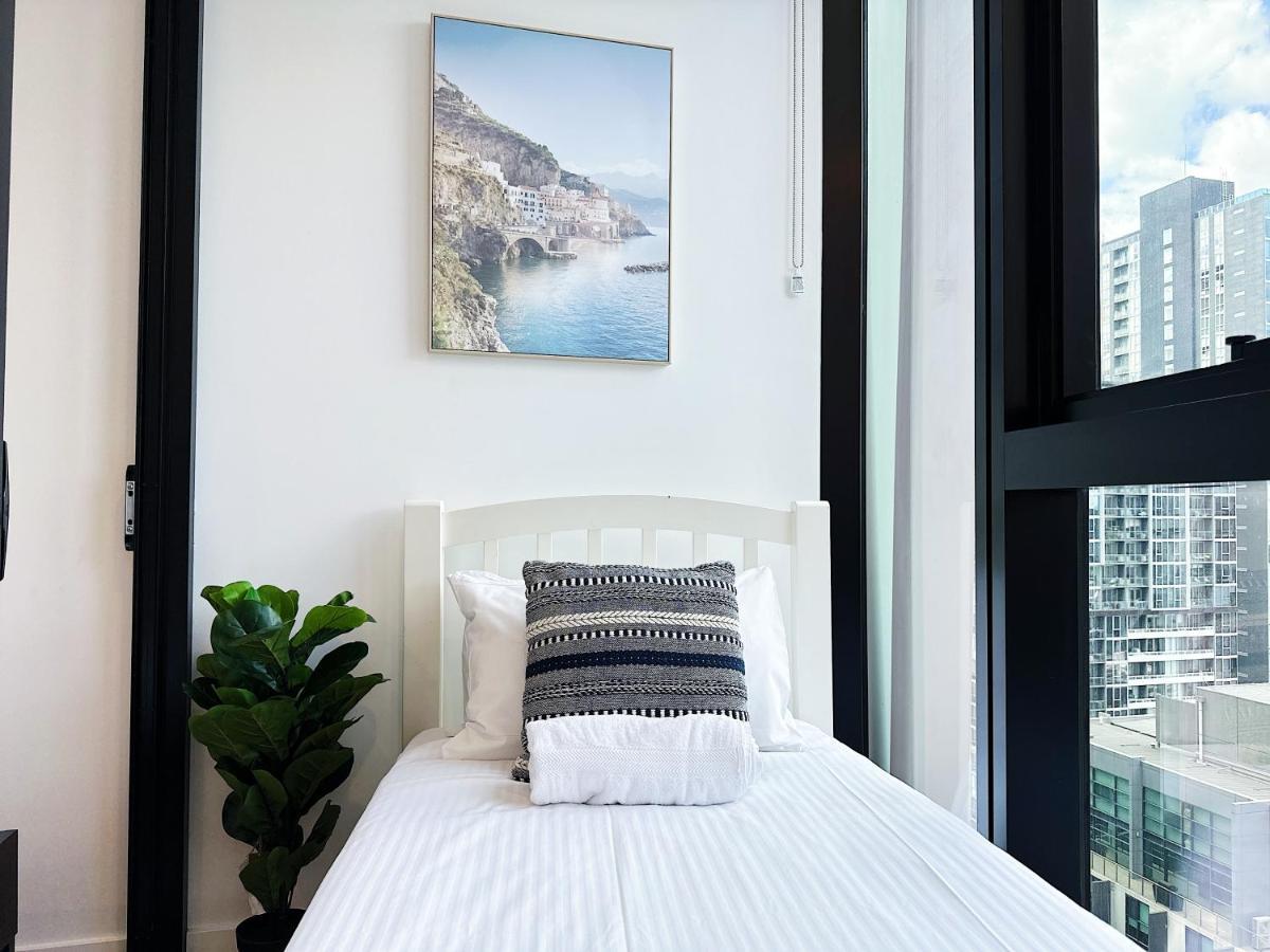 Apartment Beautiful Skyview Cbd Highrise 3beds With Carpark Available