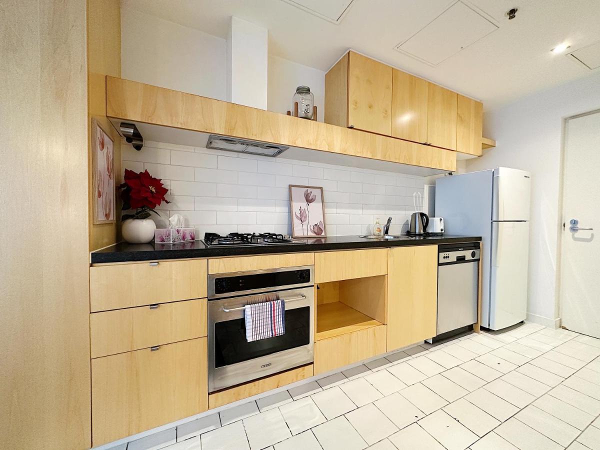 Luxe Qv With Indoor Pool & Gym Apartment