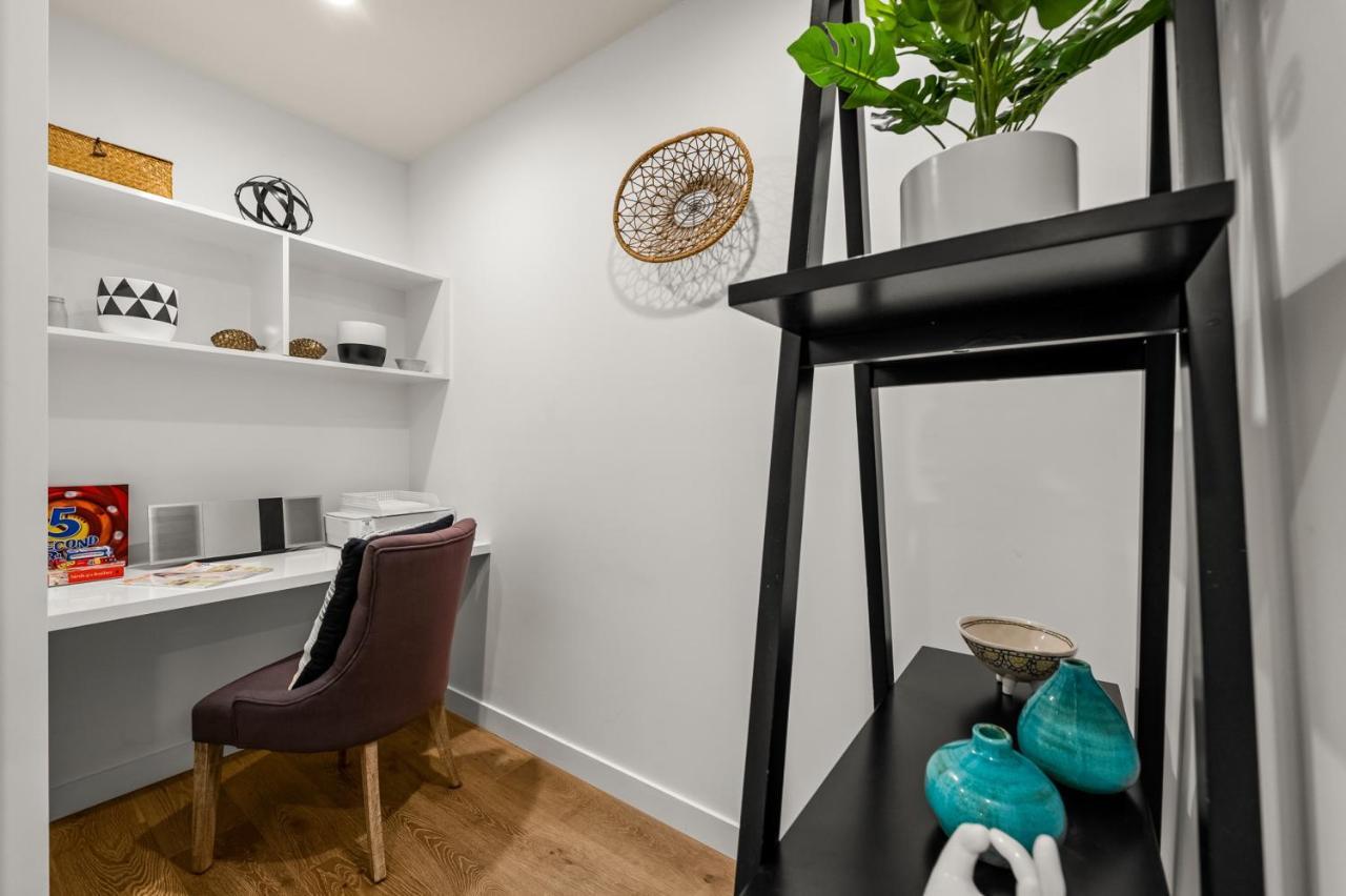 Staycentral - Hawthorn East - Study, 2 Car Spaces * Melbourne
