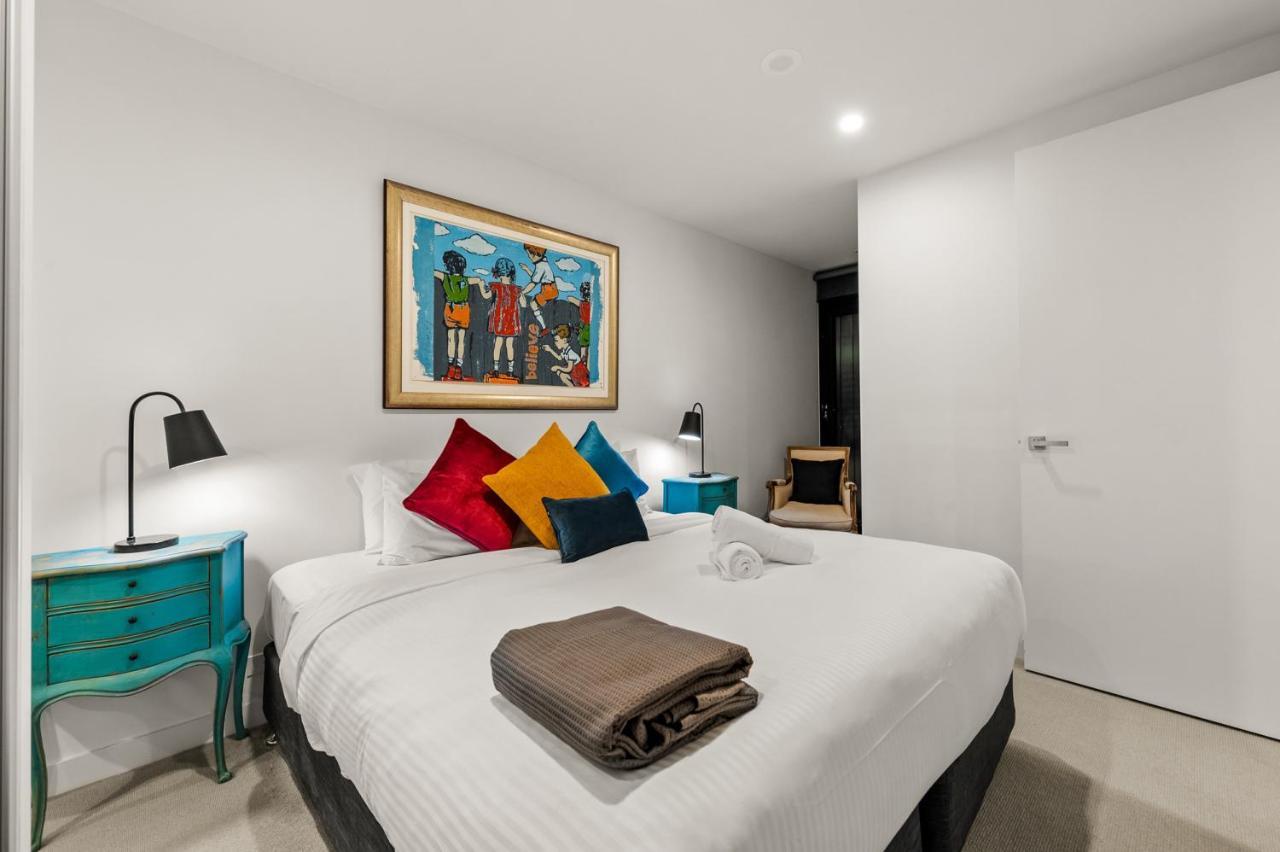 Staycentral - Hawthorn East - Study, 2 Car Spaces