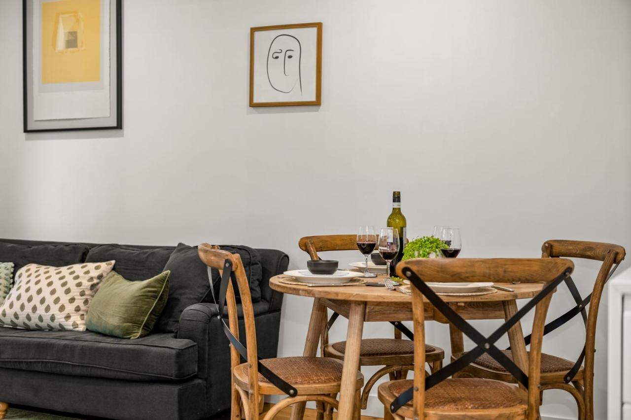 Staycentral - Hawthorn East - Study, 2 Car Spaces