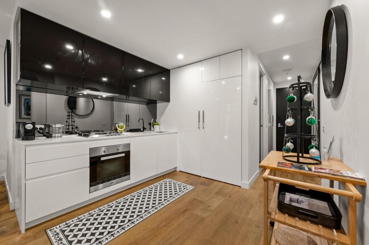 Staycentral - Hawthorn East - Study, 2 Car Spaces *
