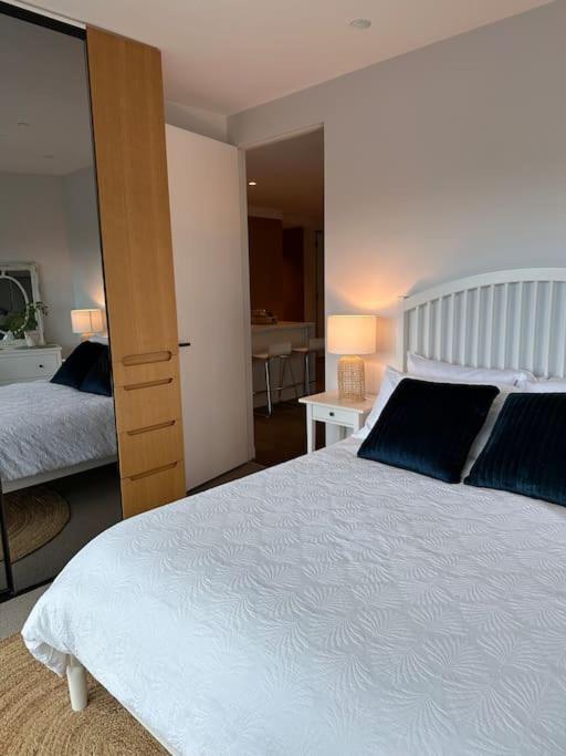 Lighthouse 3 Bedroom In The Heart Of The Cbd Apartment Melbourne
