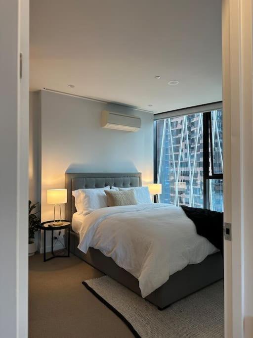 Lighthouse 3 Bedroom In The Heart Of The Cbd * Melbourne