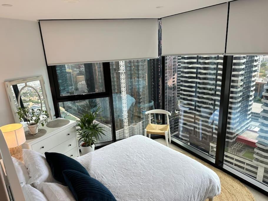 Lighthouse 3 Bedroom In The Heart Of The Cbd Apartment Melbourne