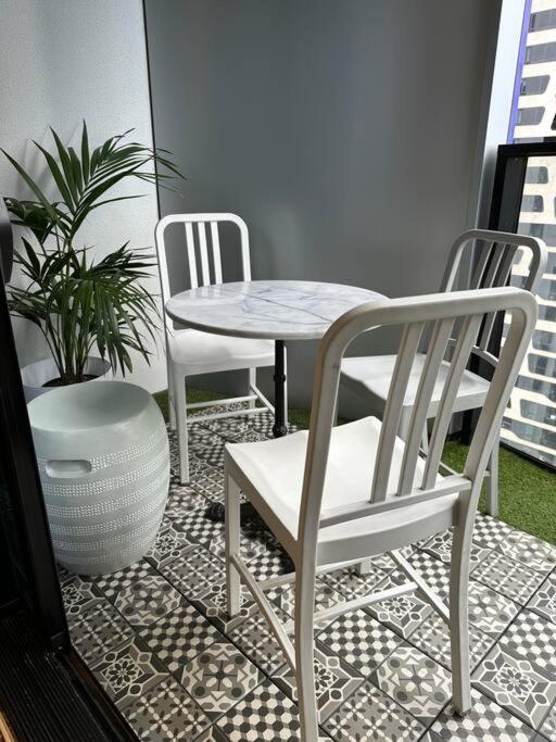 Lighthouse 3 Bedroom In The Heart Of The Cbd Melbourne