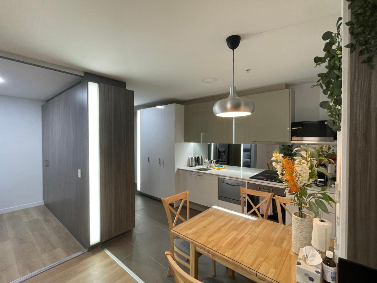 Apartment Super Luxury 2 Bedroom Well Furnished With Marvellous Views Convenient Location 1 Free Parking *