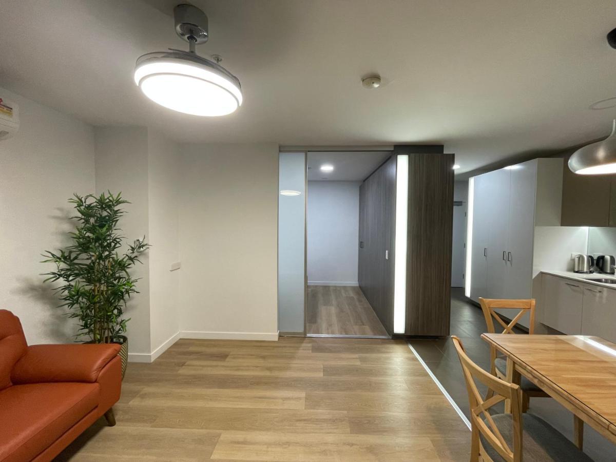 Apartment Super Luxury 2 Bedroom Well Furnished With Marvellous Views Convenient Location 1 Free Parking *