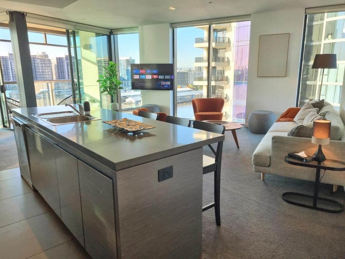 Luxe Waterfront Apartment Melbourne