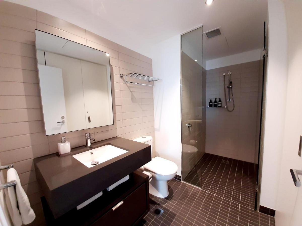 Luxe Waterfront Melbourne