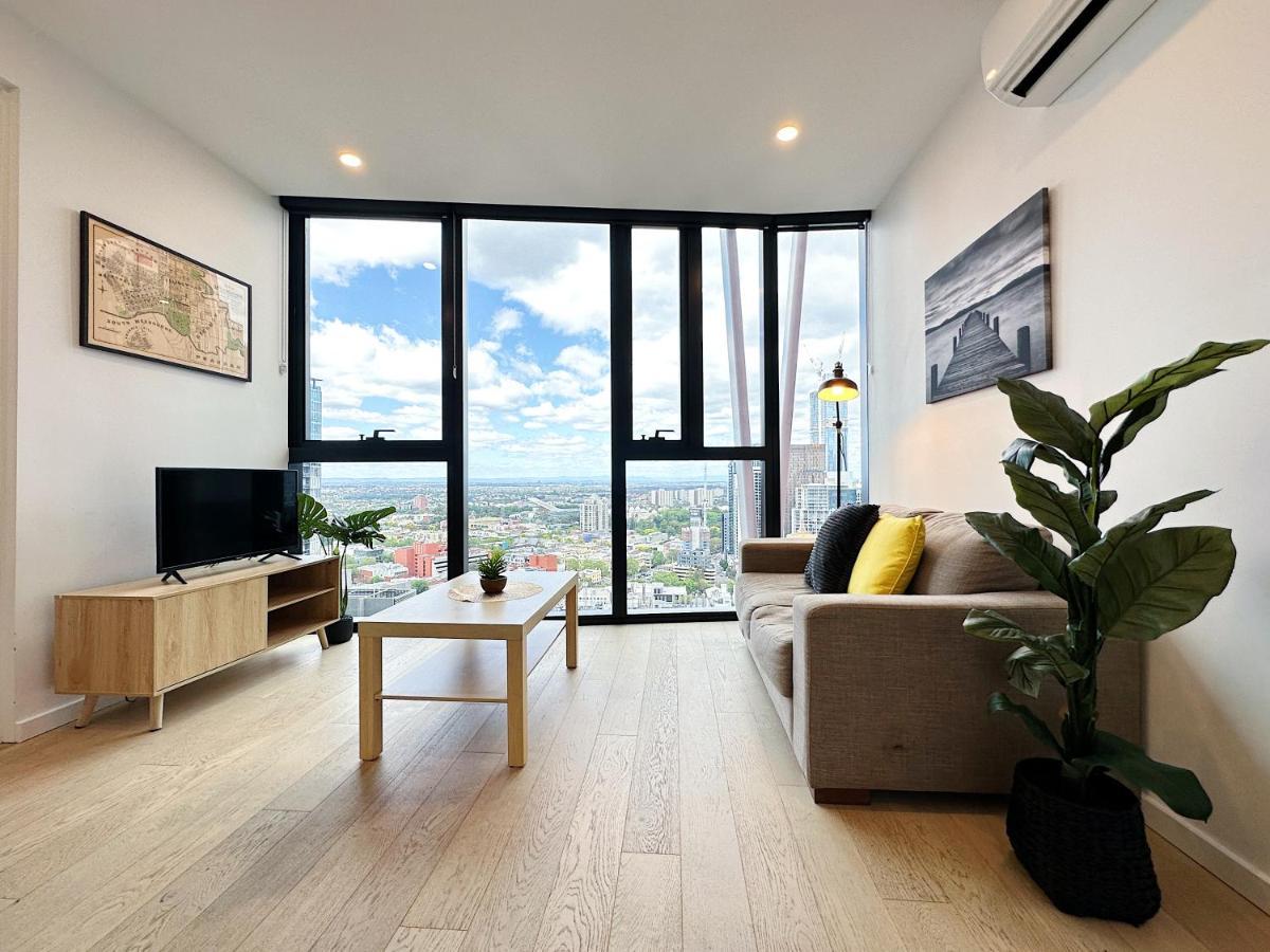 Beautiful Skyview Cbd Highrise 3beds With Carpark Available Melbourne
