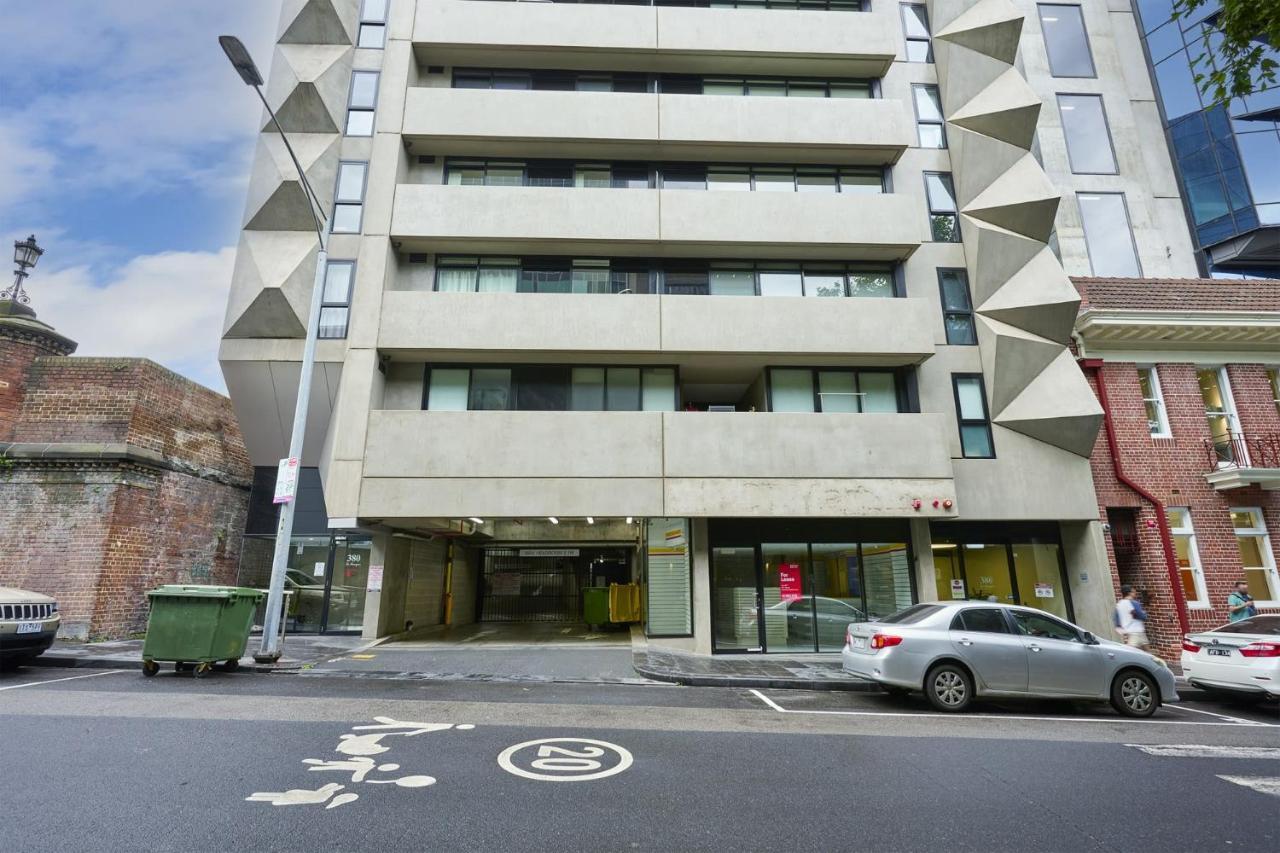 Intimate In Cbd Apartment Melbourne