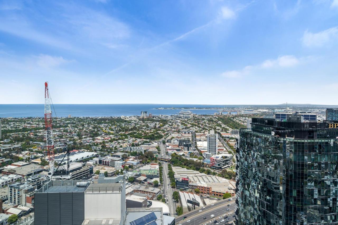 Panoramic Skyview Penthouse Apartment