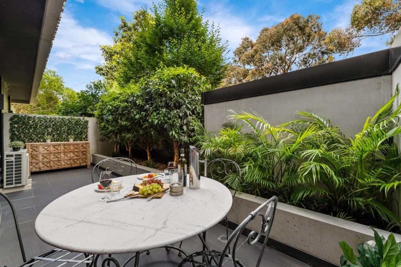 Staycentral - Hawthorn East - Study, 2 Car Spaces