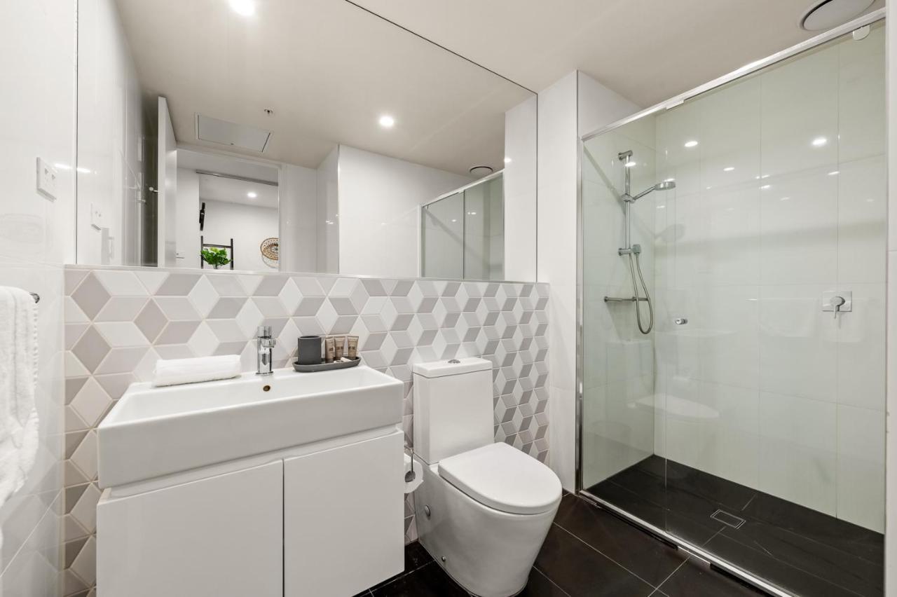 Staycentral - Hawthorn East - Study, 2 Car Spaces * Melbourne