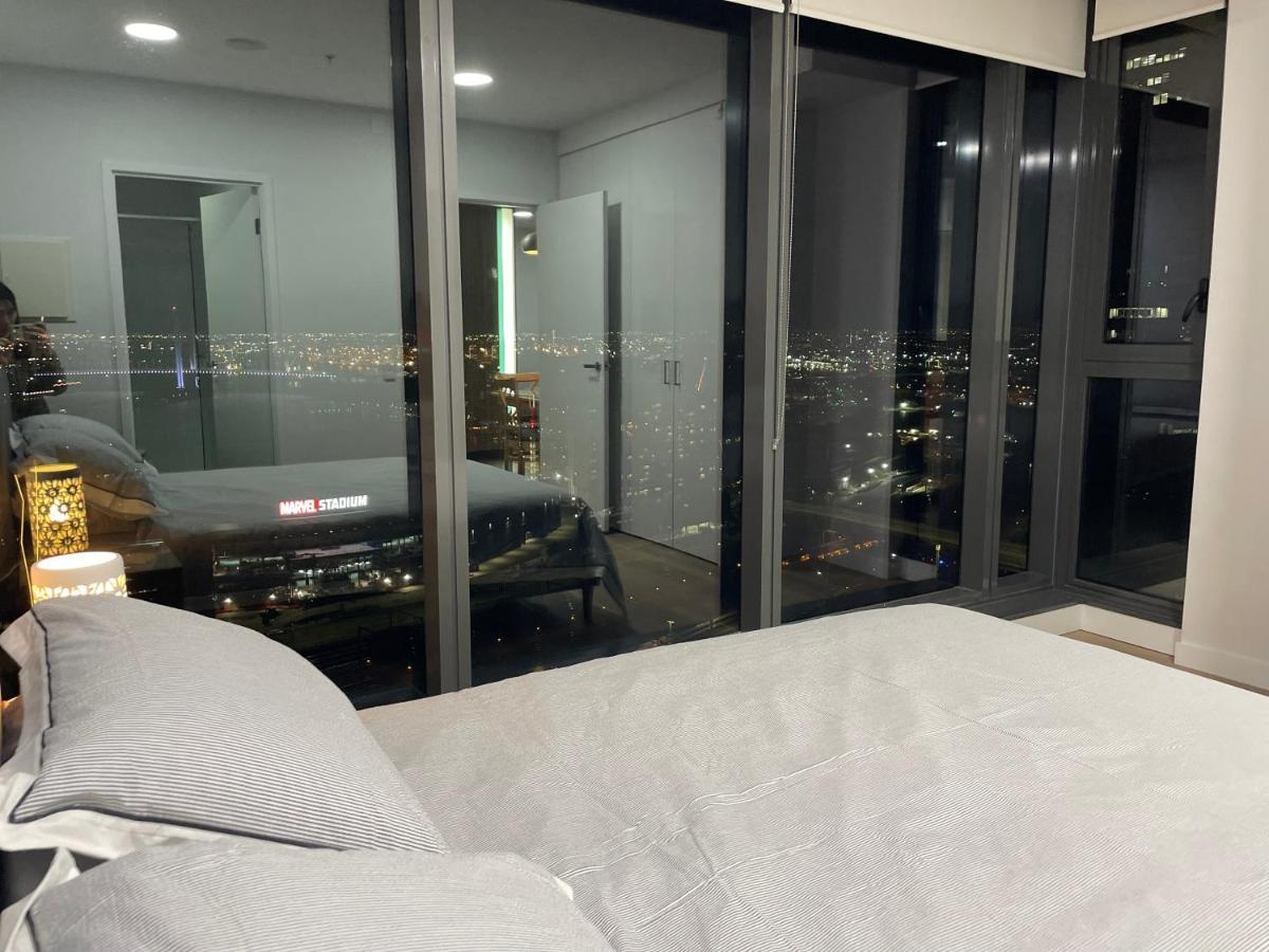 Super Luxury 2 Bedroom Well Furnished With Marvellous Views Convenient Location 1 Free Parking