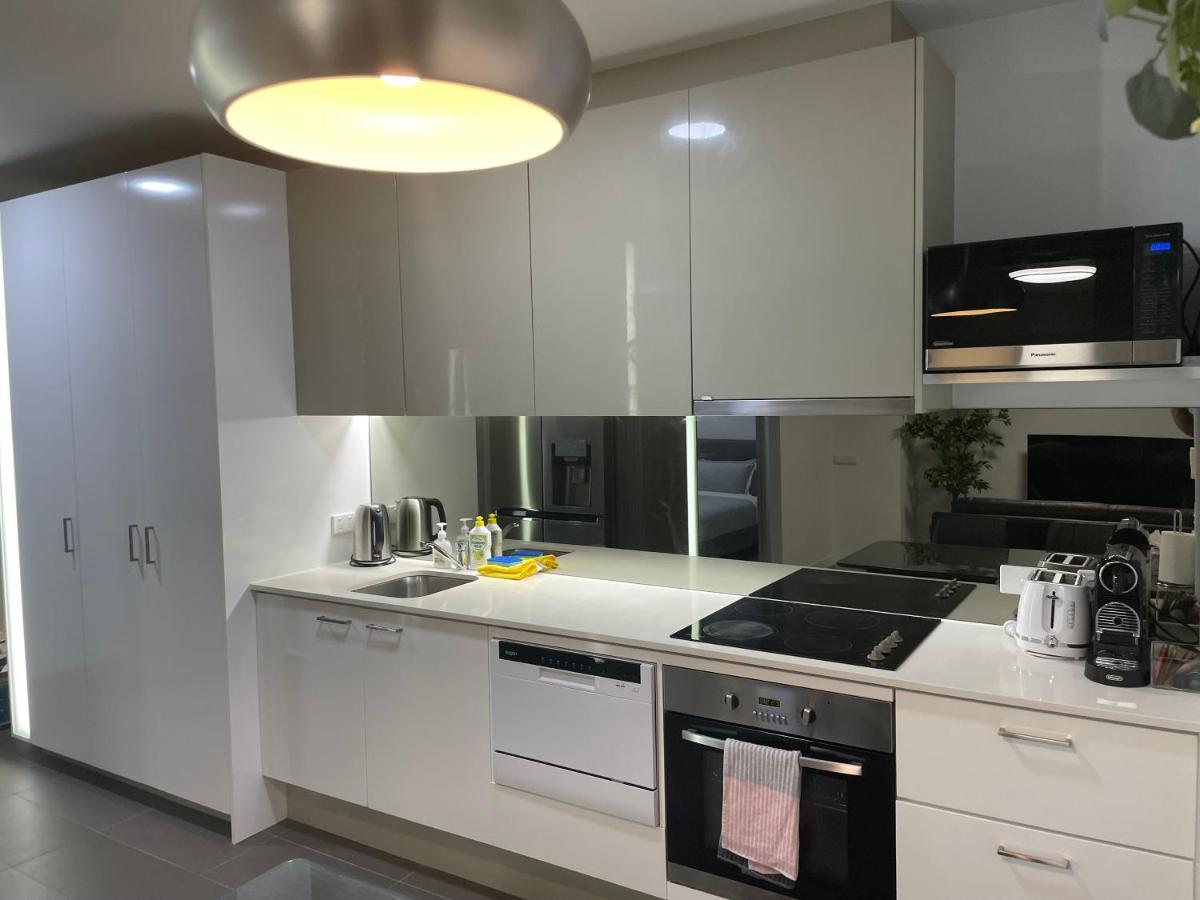 Apartment Super Luxury 2 Bedroom Well Furnished With Marvellous Views Convenient Location 1 Free Parking