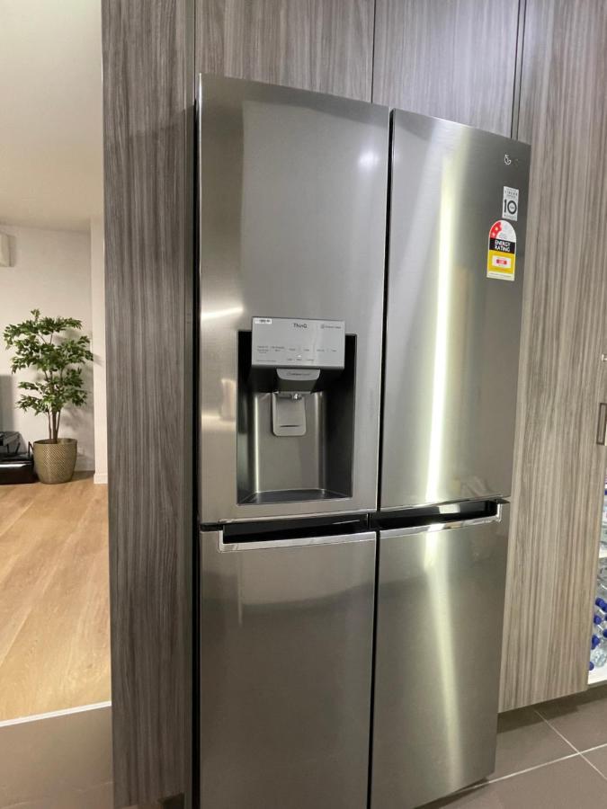 Super Luxury 2 Bedroom Well Furnished With Marvellous Views Convenient Location 1 Free Parking *
