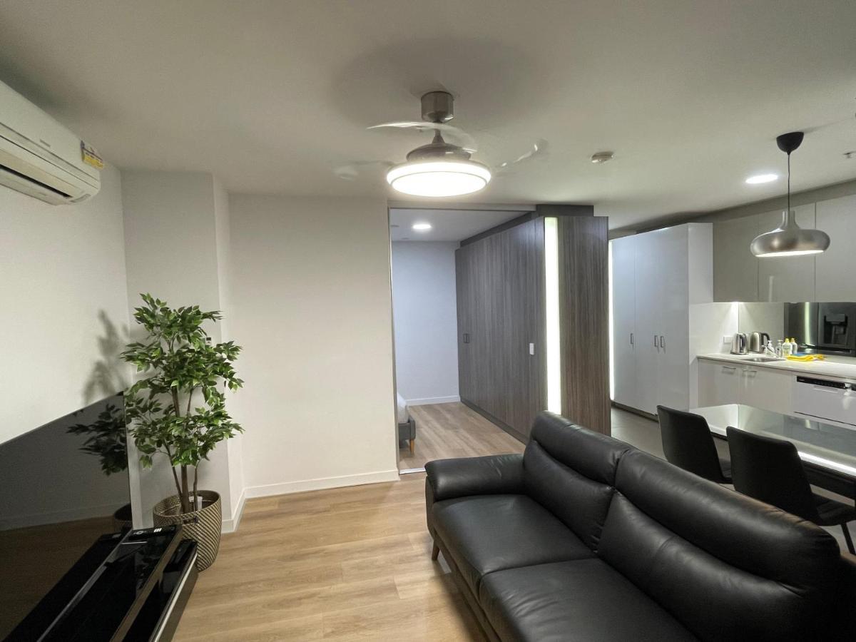 Super Luxury 2 Bedroom Well Furnished With Marvellous Views Convenient Location 1 Free Parking
