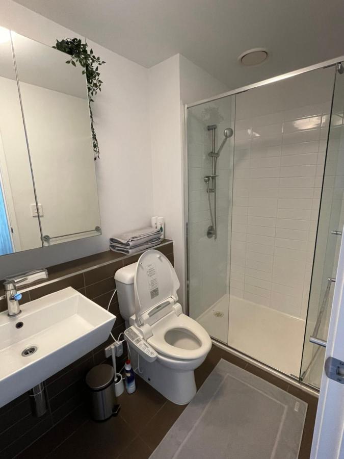 Apartment Super Luxury 2 Bedroom Well Furnished With Marvellous Views Convenient Location 1 Free Parking *