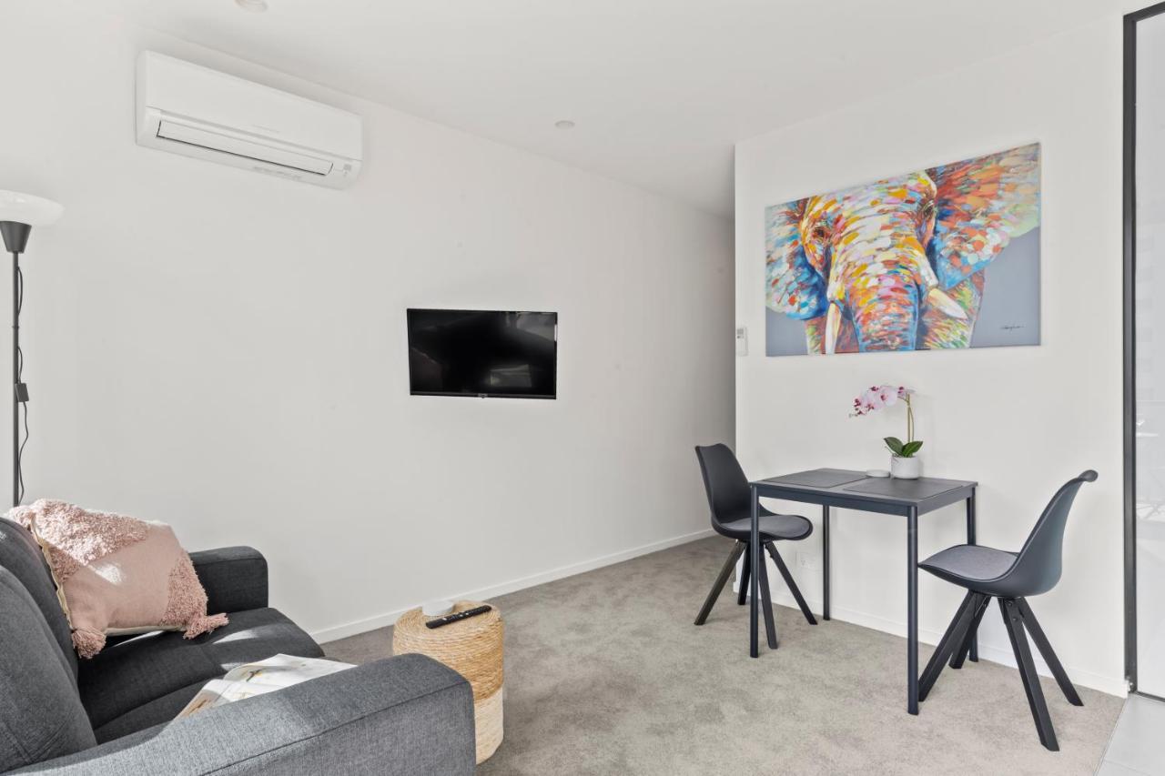 Apartment The Essence - Fresh, Light & On The Tram Line! Melbourne