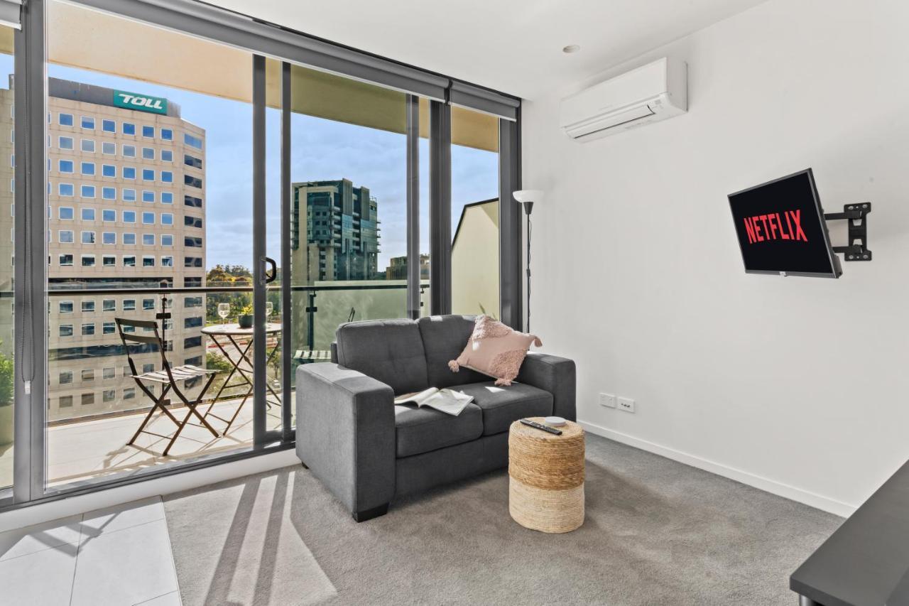 Apartment The Essence - Fresh, Light & On The Tram Line! Melbourne