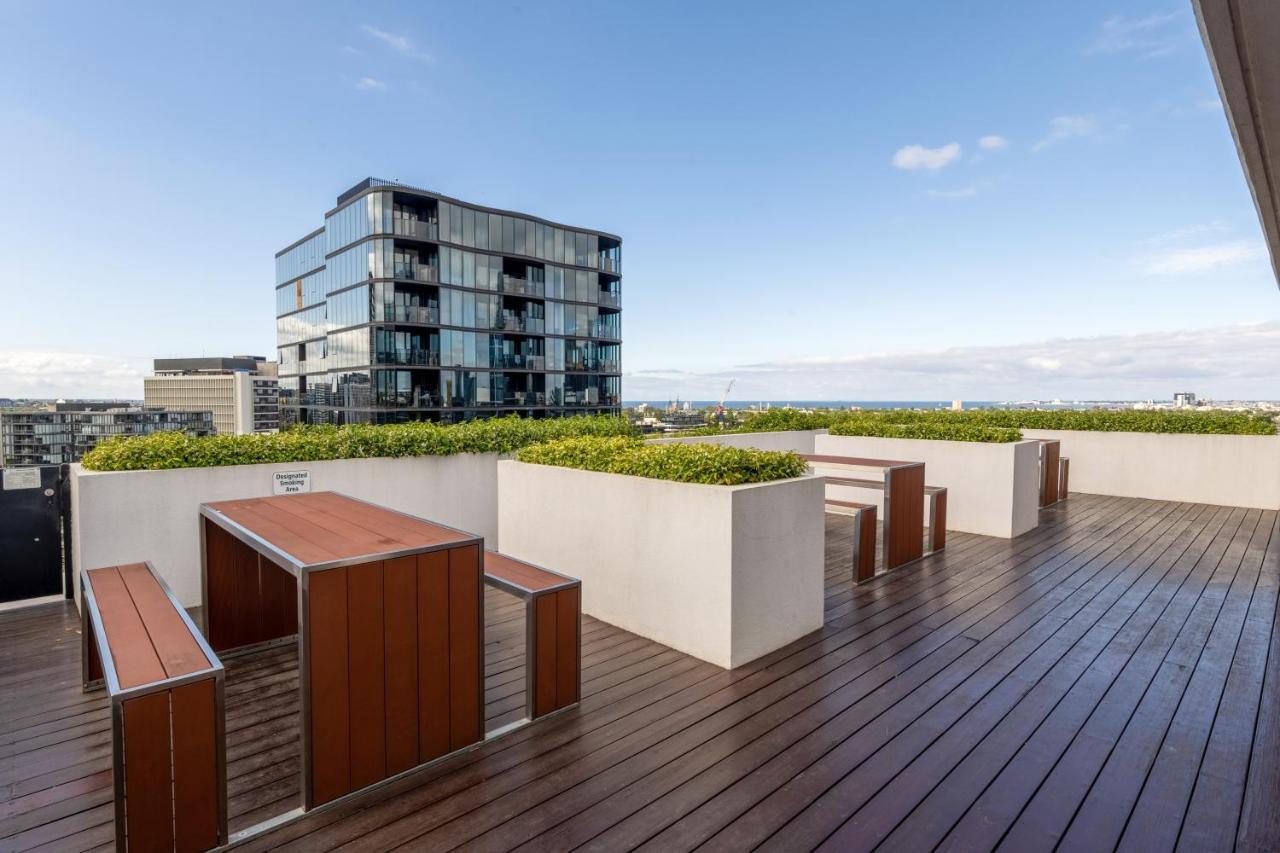 The Essence - Fresh, Light & On The Tram Line! Apartment