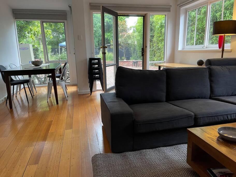 2 Bedroom Art Deco Light Filled Villa Melbourne