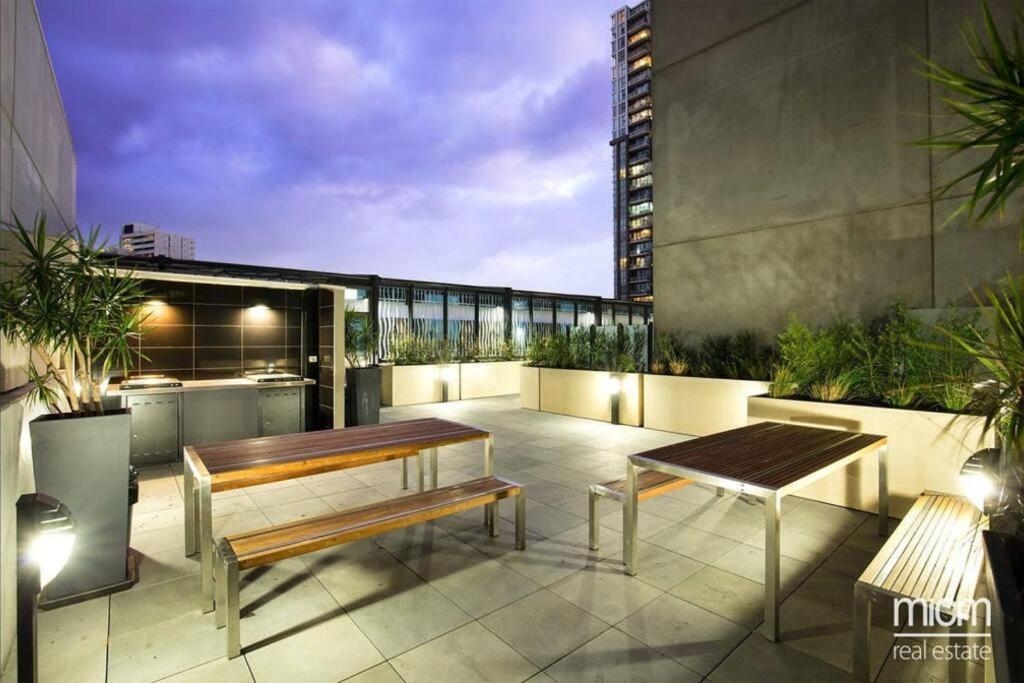 Stylish Southbank Free Parking For 2 Cars Apartment