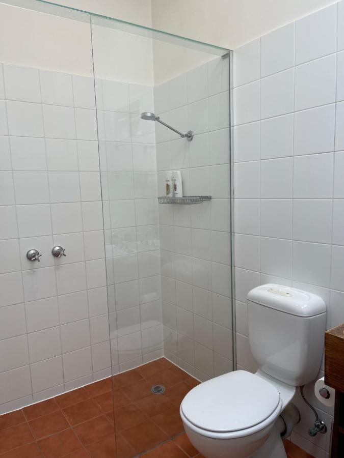 2 Bedroom Art Deco Light Filled * Melbourne
