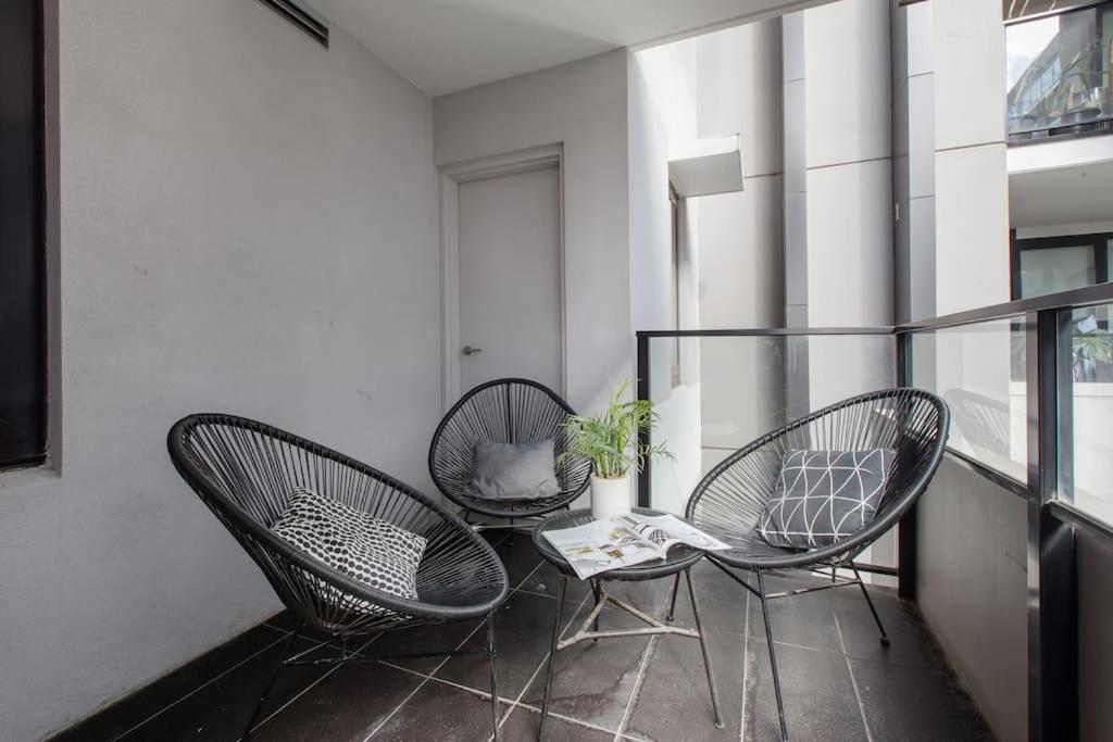 Stylish W/ Stunning Rooftop Views & Hot Tub Apartment *