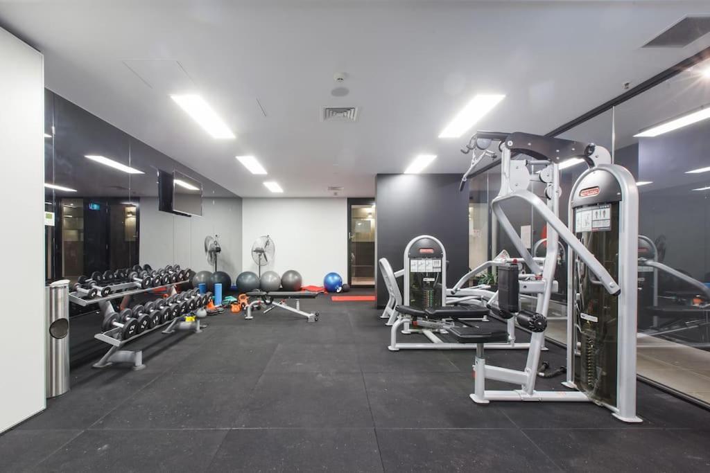 Stylish W/ Stunning Rooftop Views & Hot Tub Melbourne