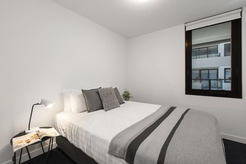 Stylish W/ Stunning Rooftop Views & Hot Tub Apartment *