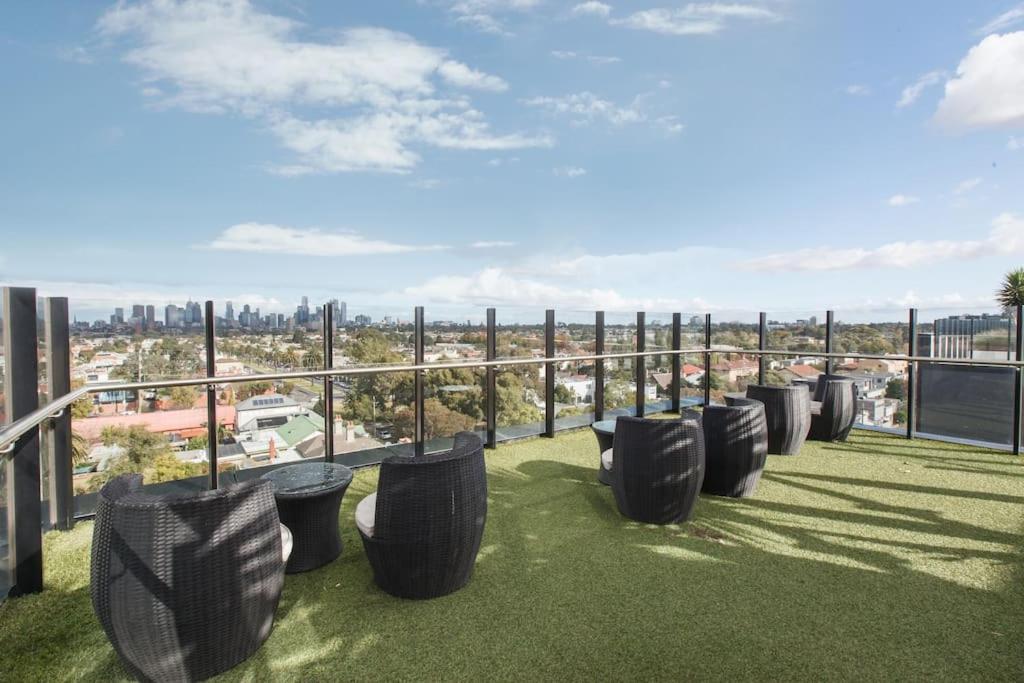 Stylish W/ Stunning Rooftop Views & Hot Tub Apartment Melbourne