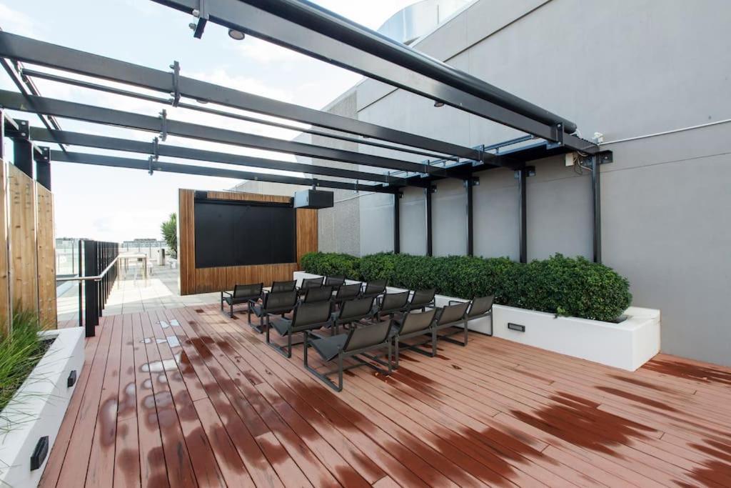 Stylish W/ Stunning Rooftop Views & Hot Tub *