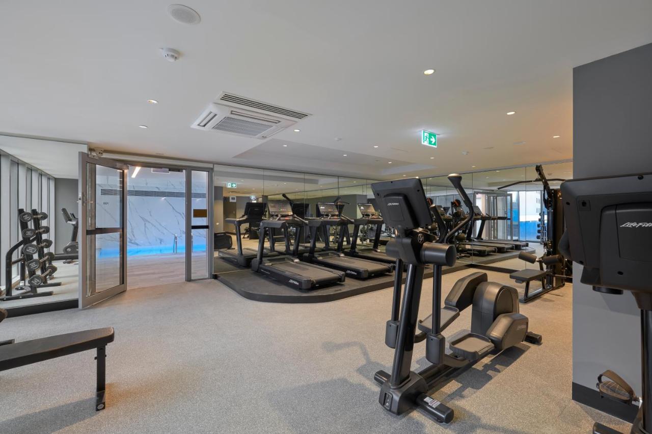 2 Bedroom, 2 Queen Bed, 2 Bath, Large Balcony, Waterfront Living. 106sqm