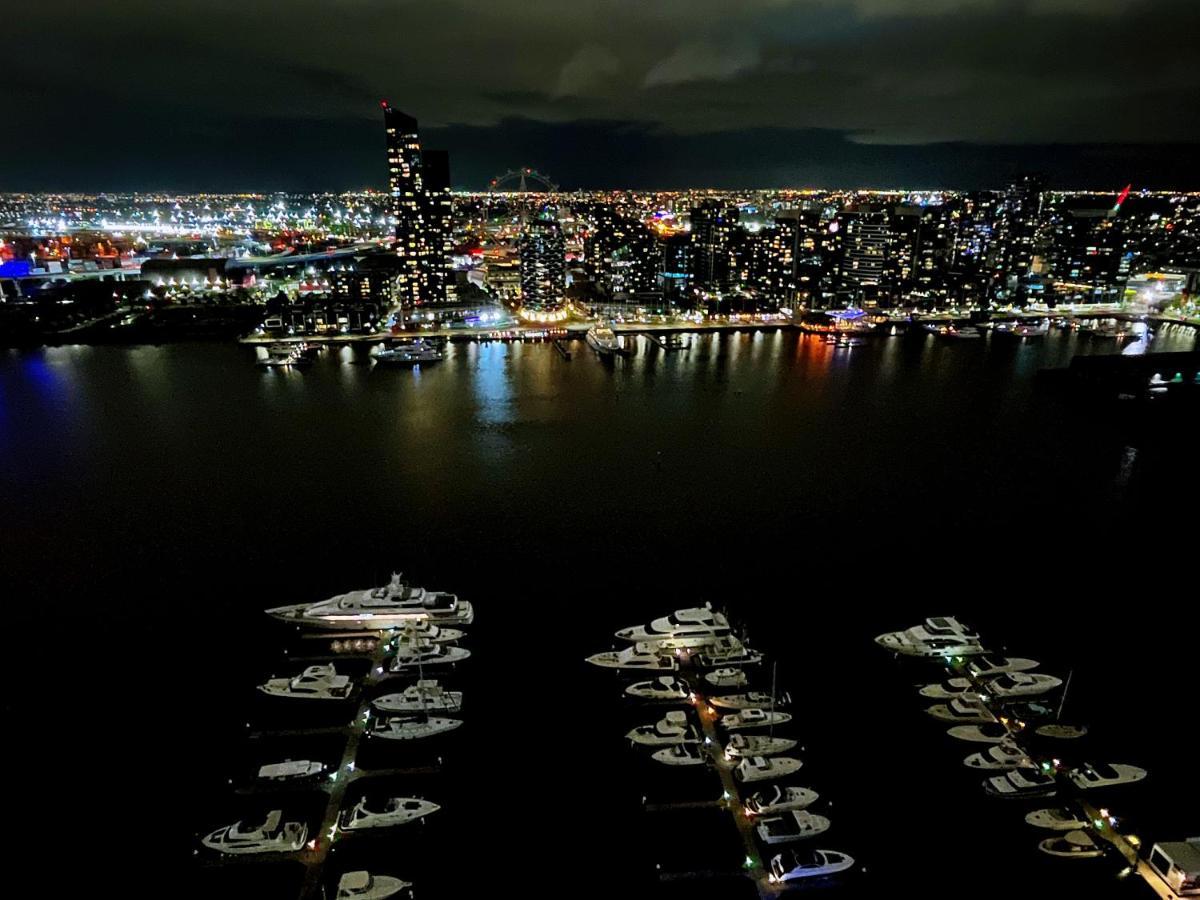Apartment 2 Bedroom, 2 Queen Bed, 2 Bath, Large Balcony, Waterfront Living. 106sqm