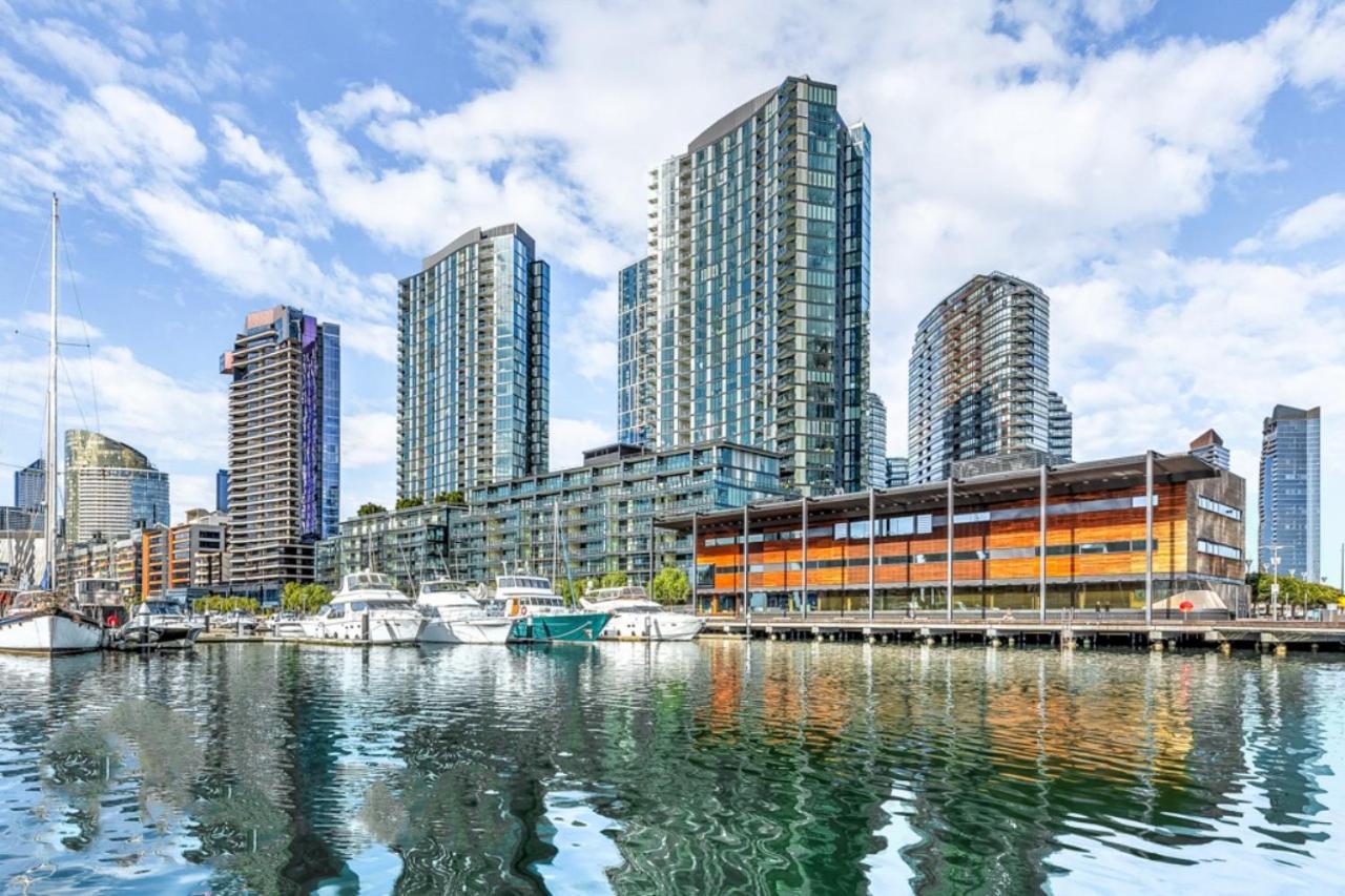 Apartment 2 Bedroom, 2 Queen Bed, 2 Bath, Large Balcony, Waterfront Living. 106sqm