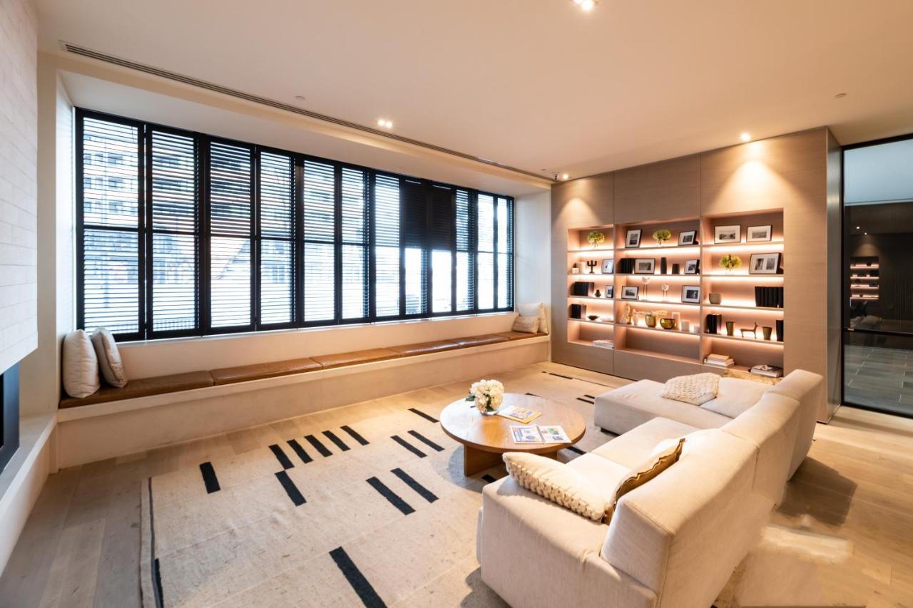 2 Bedroom, 2 Queen Bed, 2 Bath, Large Balcony, Waterfront Living. 106sqm *