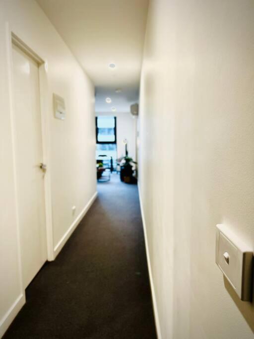 Comfort Living 2 Bedroom In Heart Of Cbd Apartment
