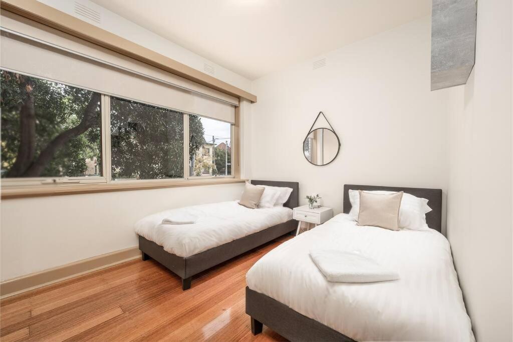 Bright & Comfy 2 Bedroom St Kilda East Apartment Melbourne