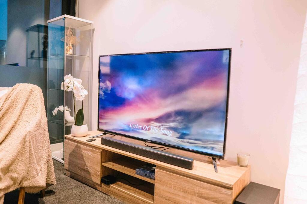 Southbank Serenity 2br, Free Parking, And Wi-fi