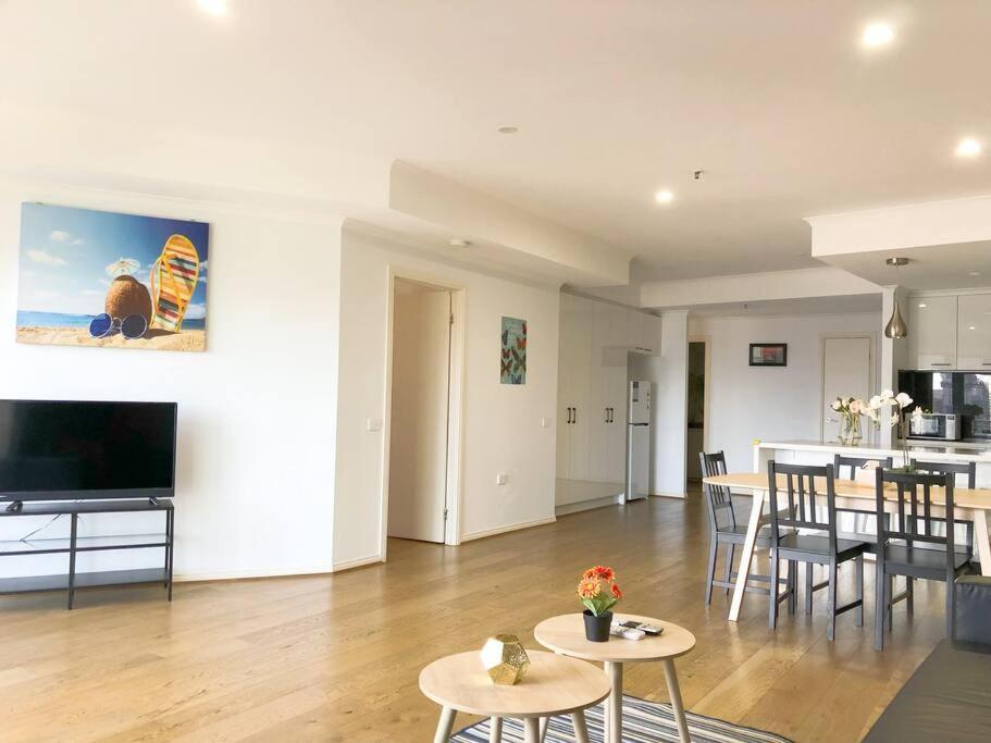 Riverview Spacious 3br2bath2car Wifipoolgym Crown * Melbourne