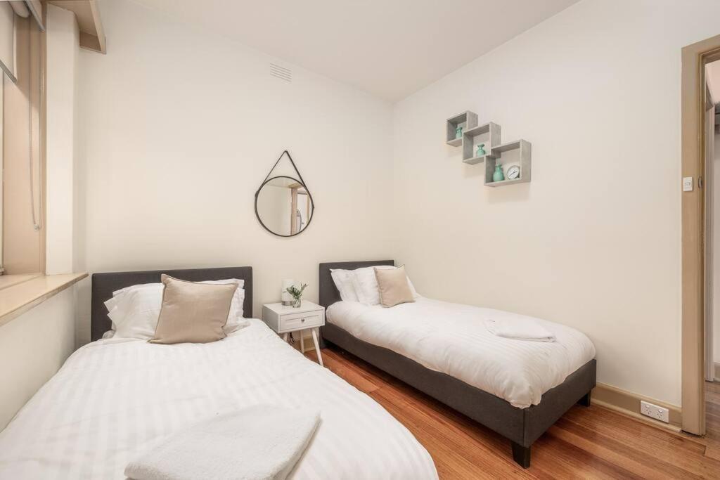 Bright & Comfy 2 Bedroom St Kilda East
